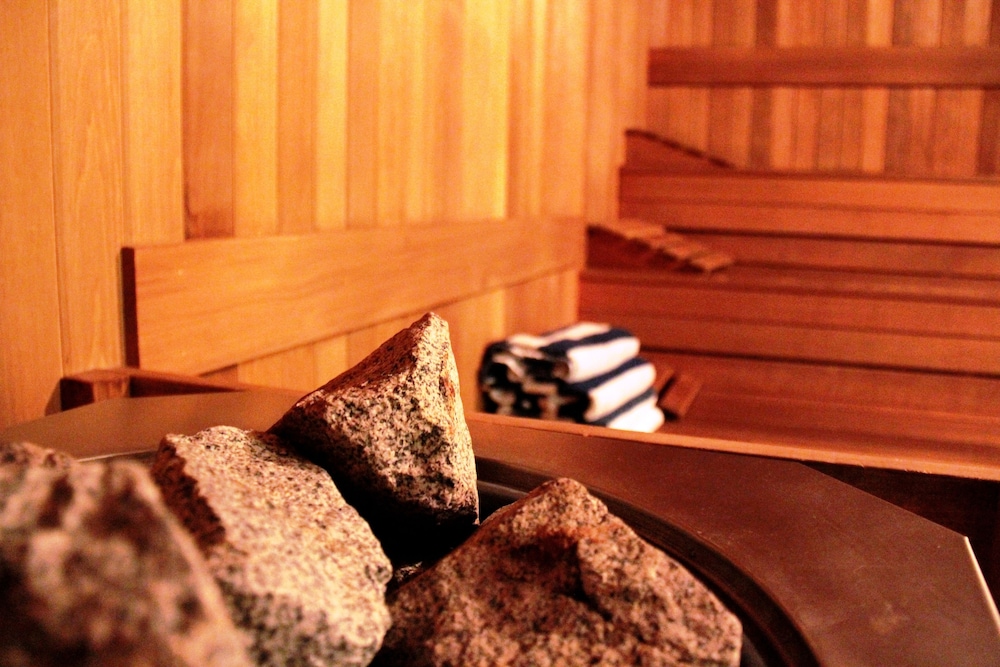 Crystal Lodge Hotel Whistler 35/66