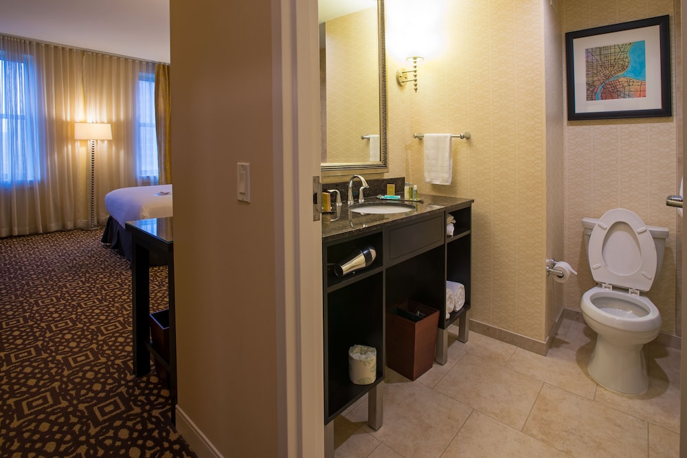 DoubleTree Suites by Hilton Detroit Downtown - Fort Shelby 18/59
