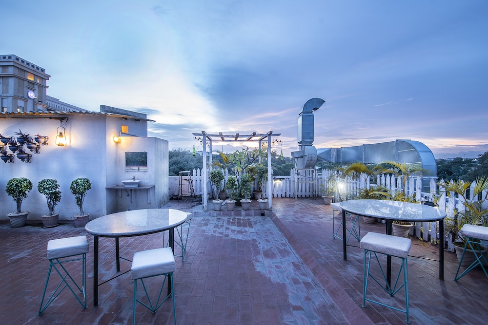 Aishwarya Suites 64/68