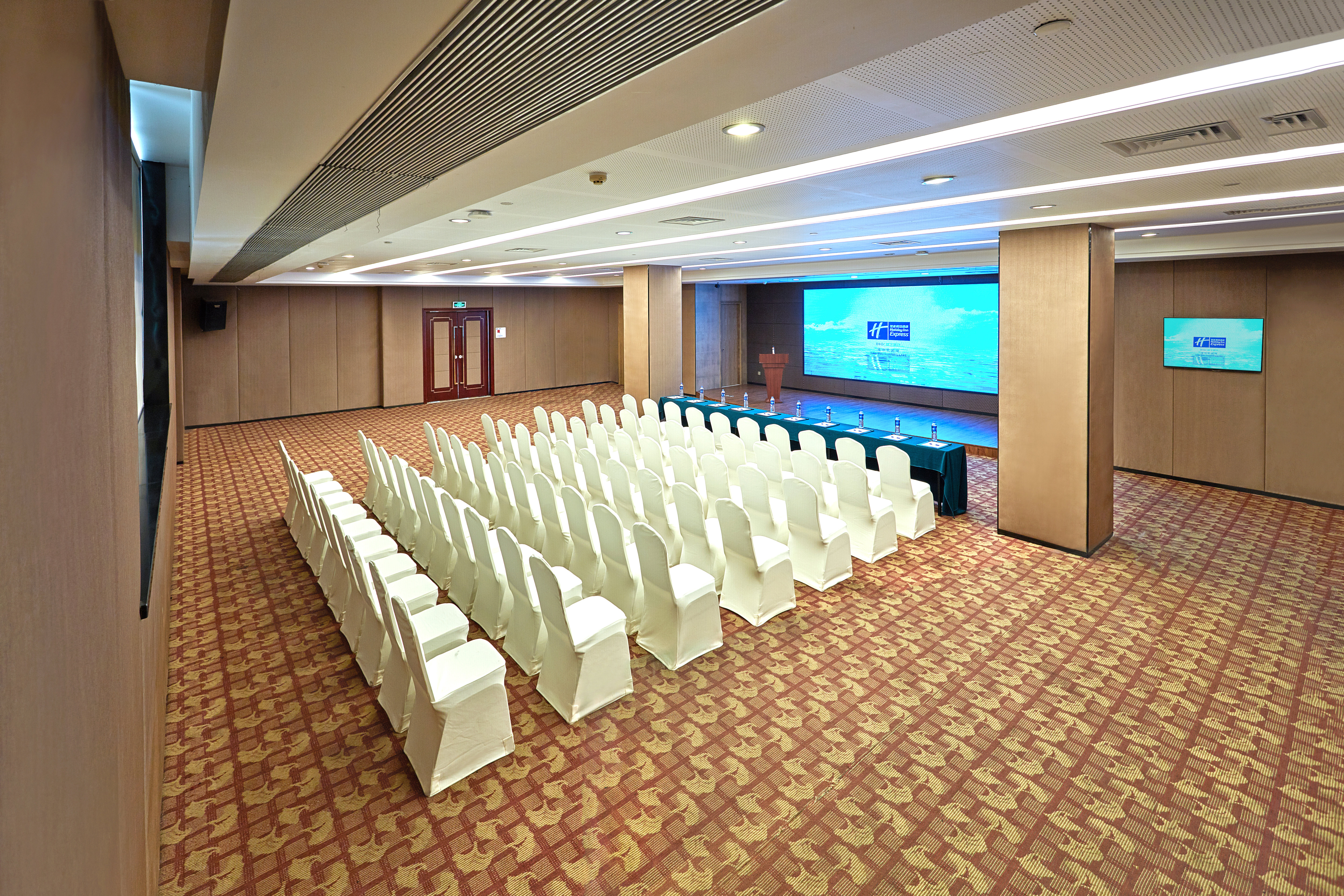 Holiday Inn Express Nanjing Xuanwu Lake 27/31