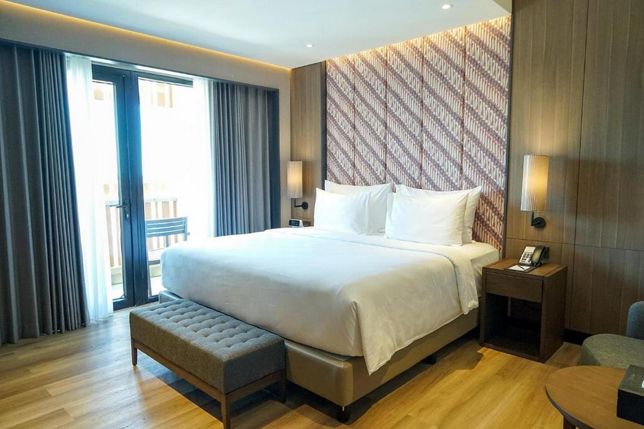 SUITE, KING BED