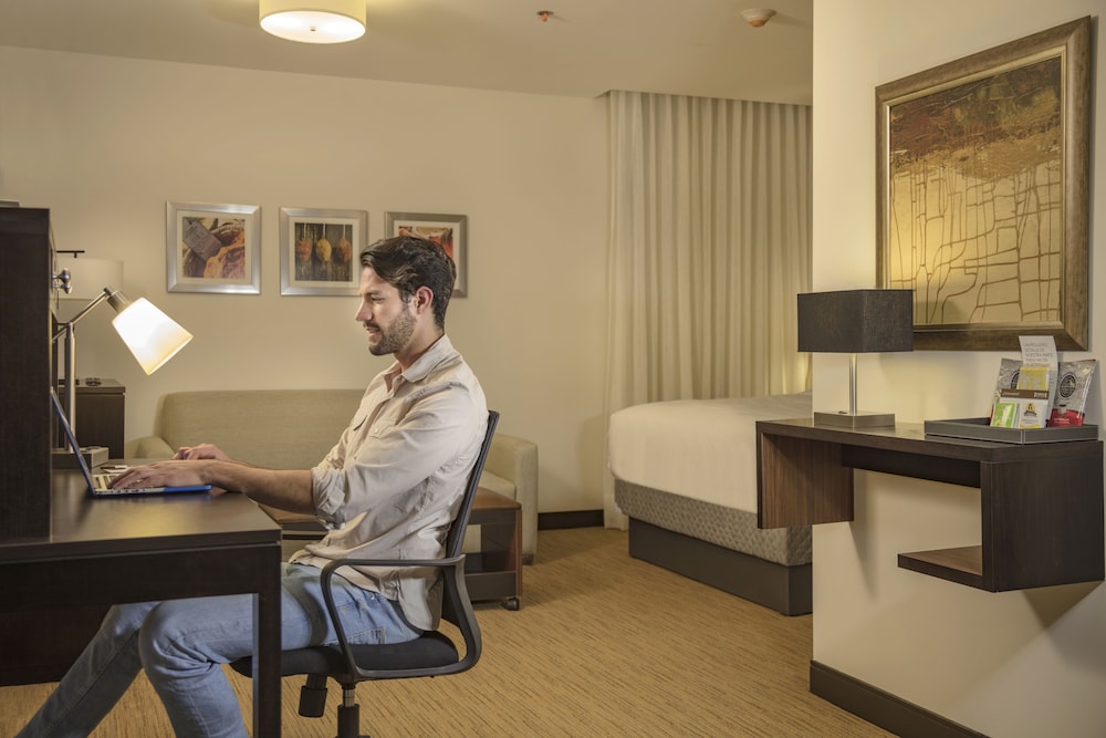 Staybridge Suites Silao 36/60