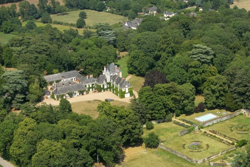Chateau Du Plessis-Anjou 22/36