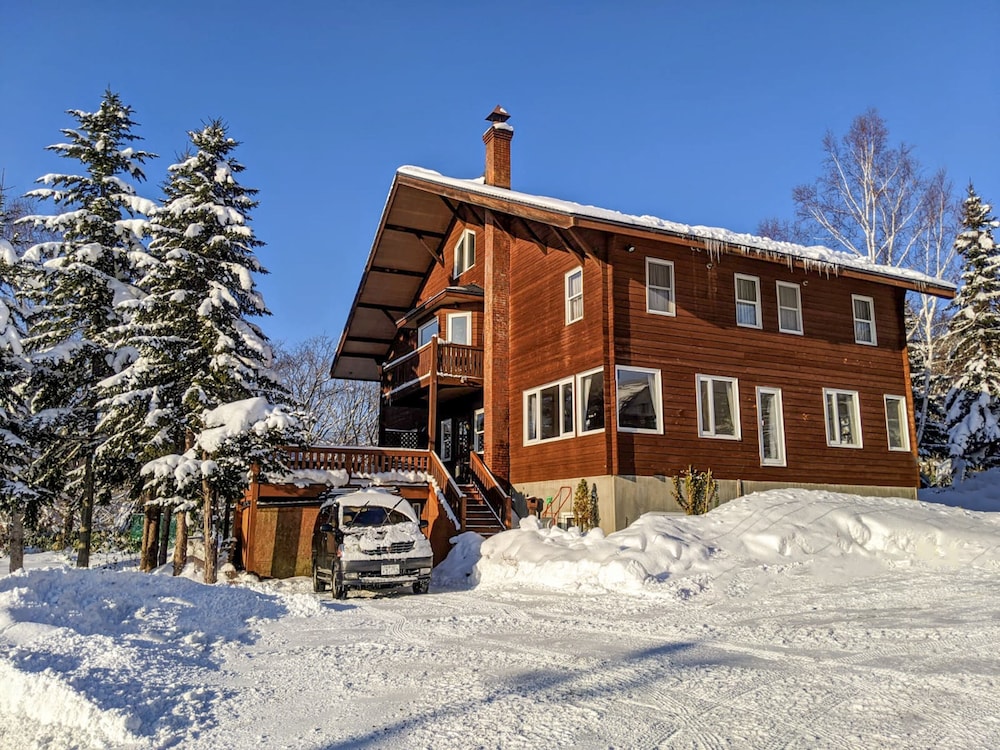 The Niseko Ski Lodge - Higashiyama 1/50