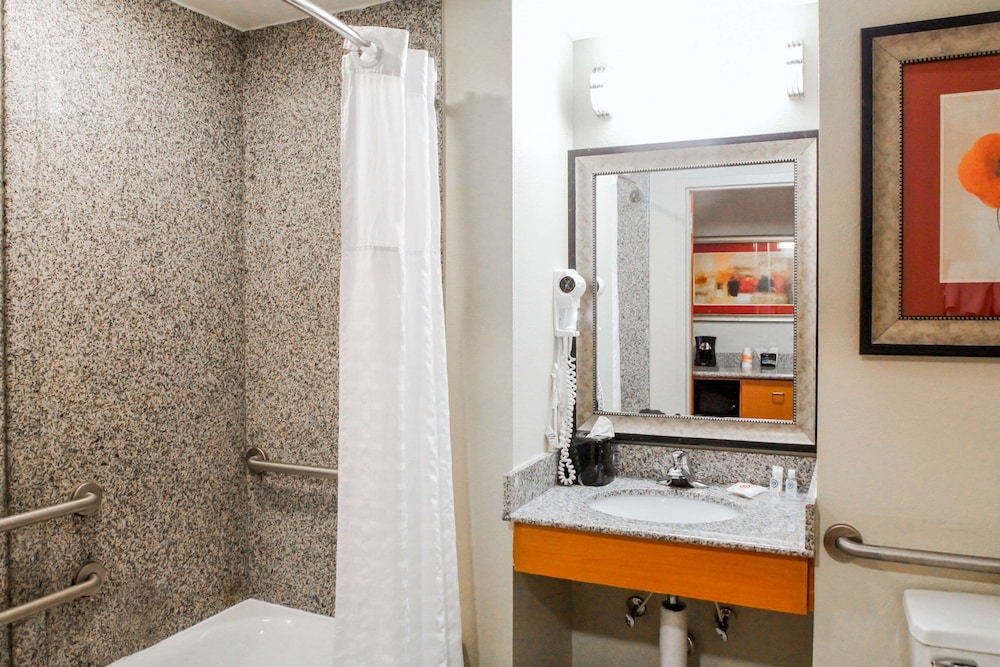 Comfort Suites At Virginia Center Commons 11/39