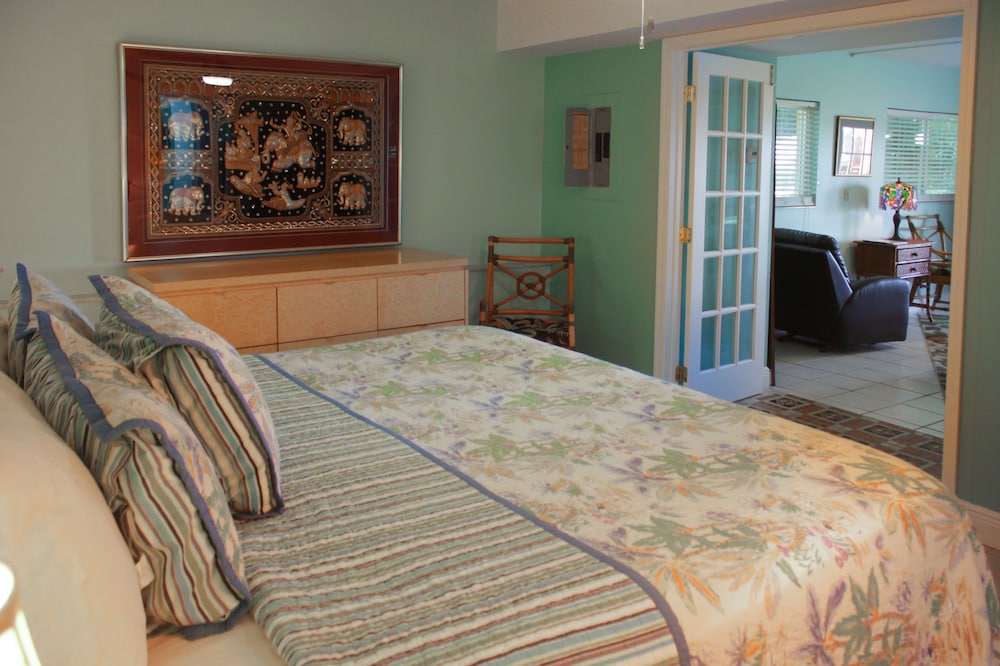 Beach Place Guesthouses 24/74