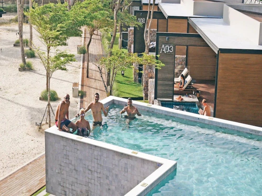 The Cabin Beach Resort 15/63