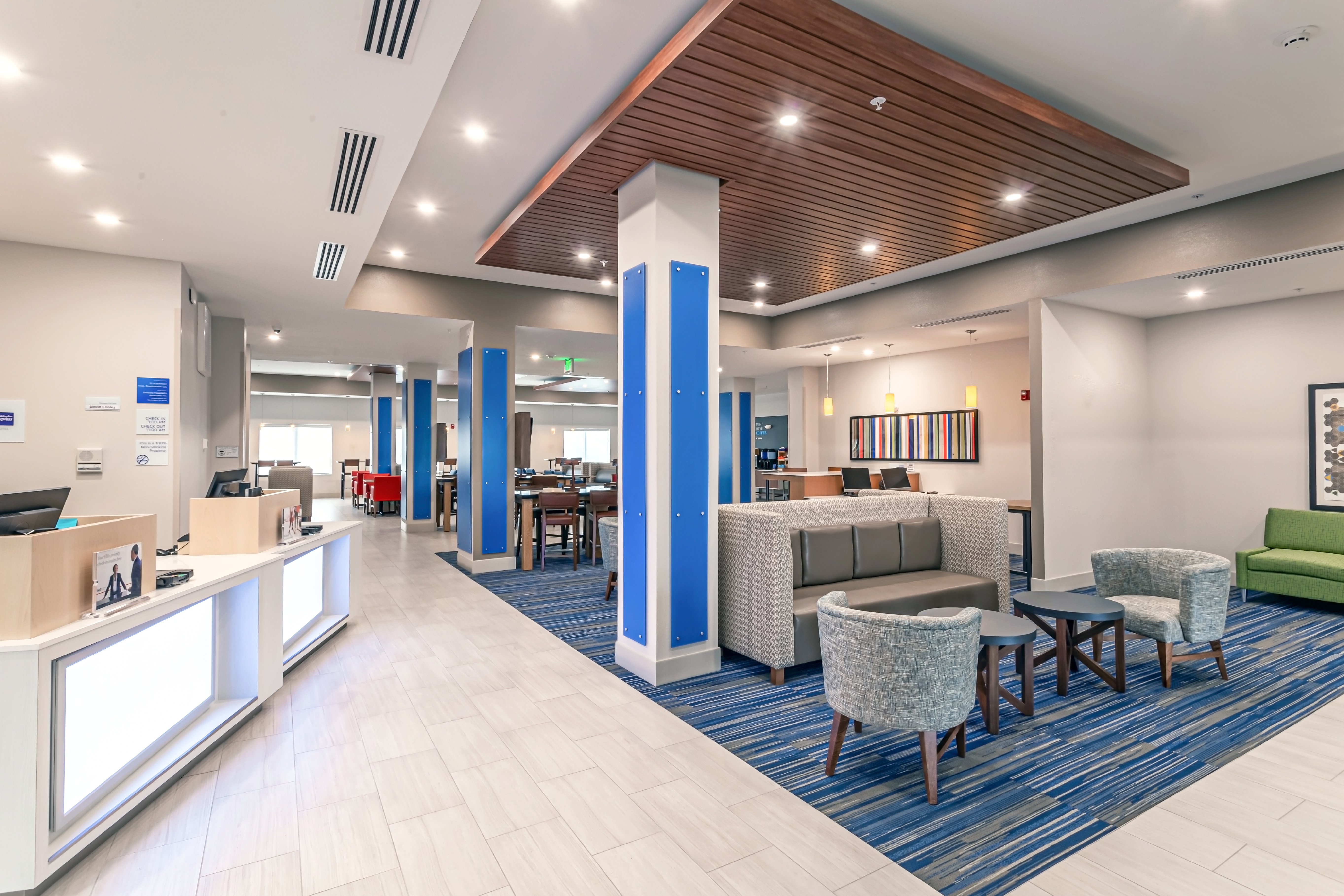 Holiday Inn Express & Suites Columbus - Worthington 47/58