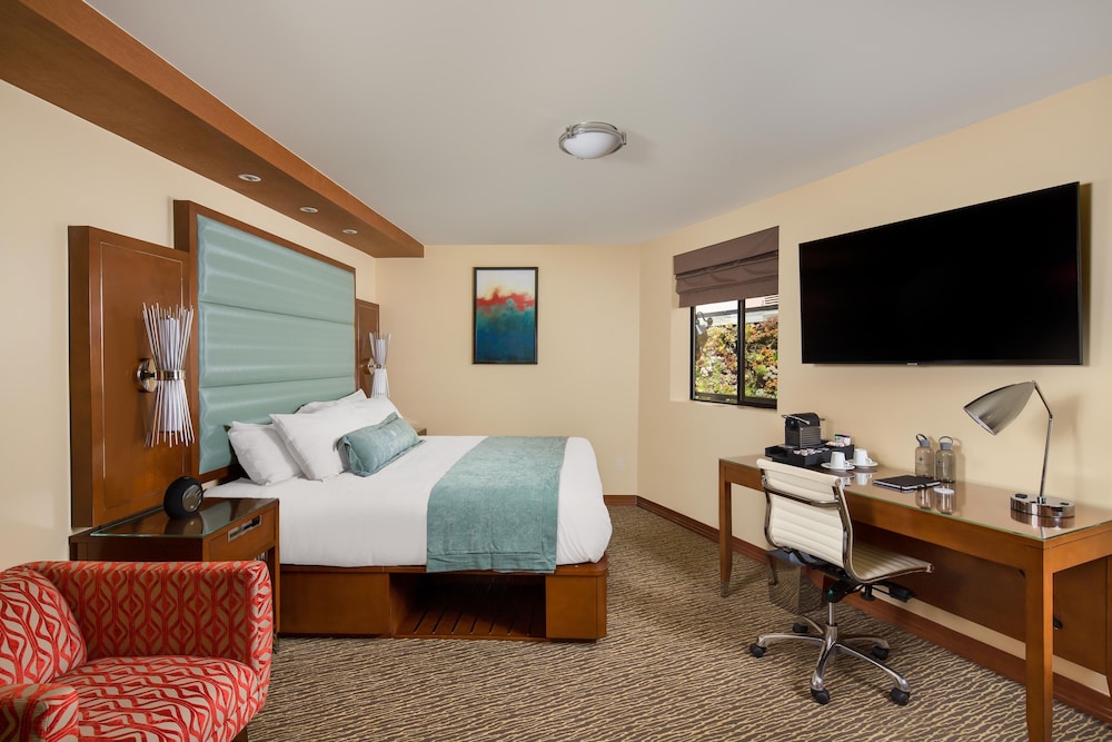 La Jolla Inn 33/68