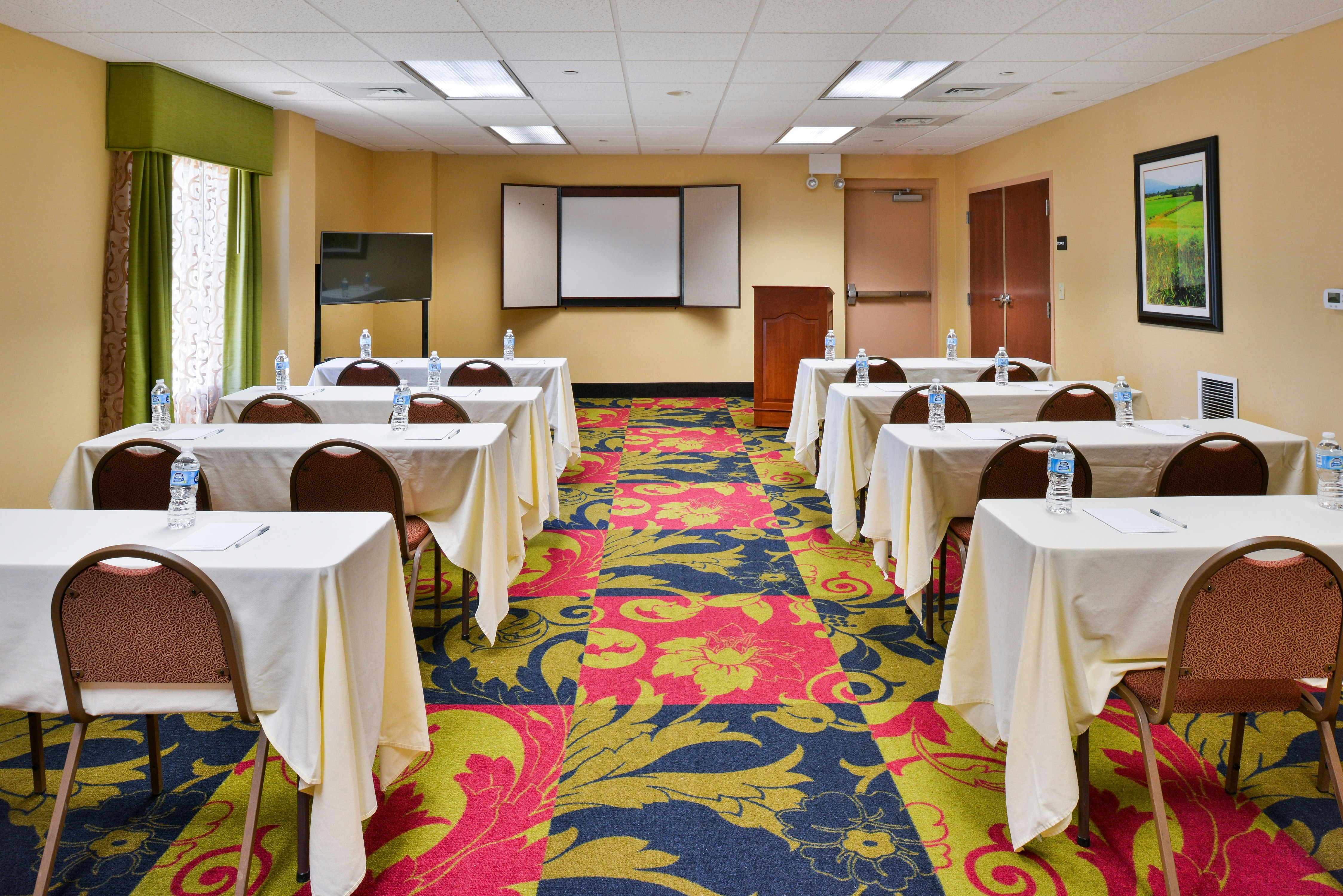 Hampton Inn Waynesboro/Stuarts Draft, VA 36/42