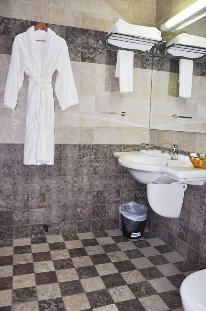 Safeer International Hotel 50/50