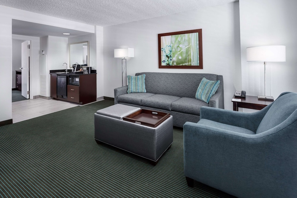 Embassy Suites by Hilton Orlando Lake Buena Vista Resort 62/100