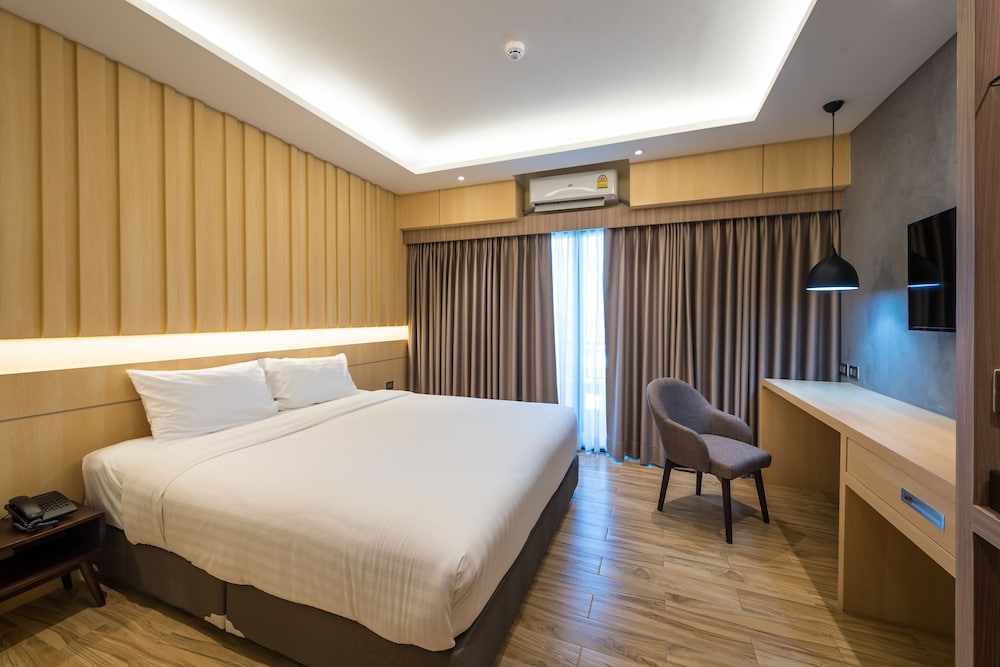 Nadee 10 Resort & Hotel 10/36