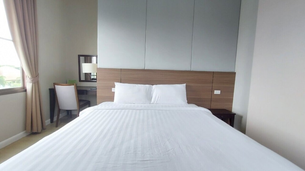 J. Park Hotel 24/62