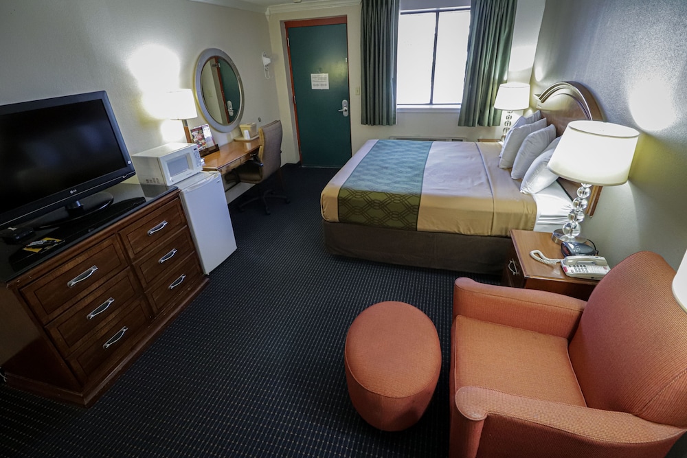 University Inn Suites 14/39