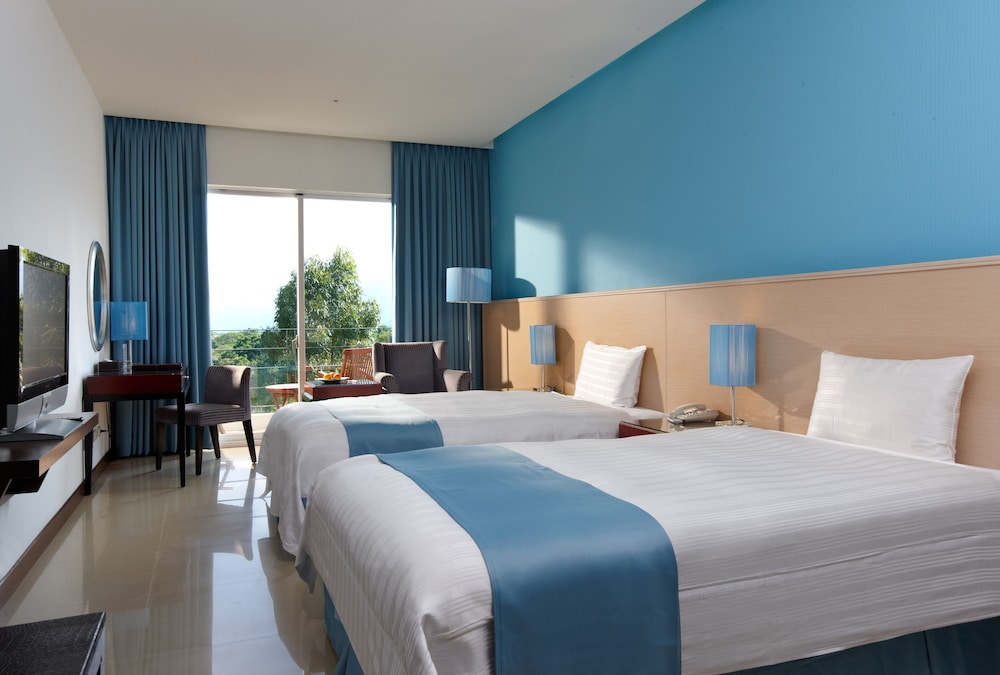 Papago International Resort 24/76