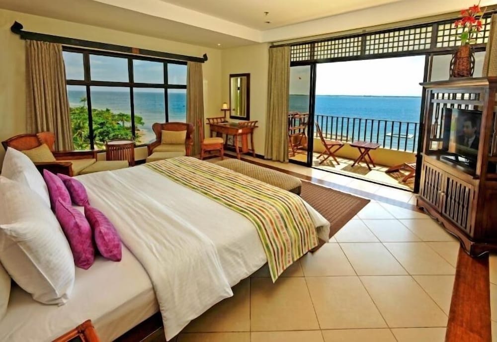 2 Bedrooms, Suite, King Bed, Sea Front