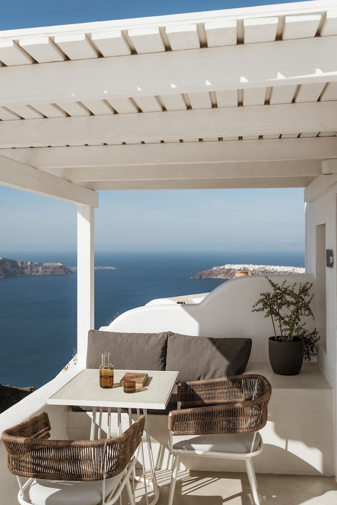 Aqua Luxury Suites 2/75