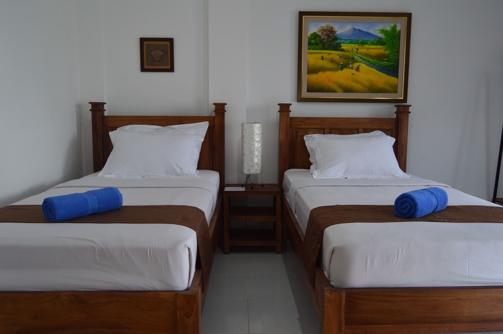 EXECUTIVE, TWIN BEDS