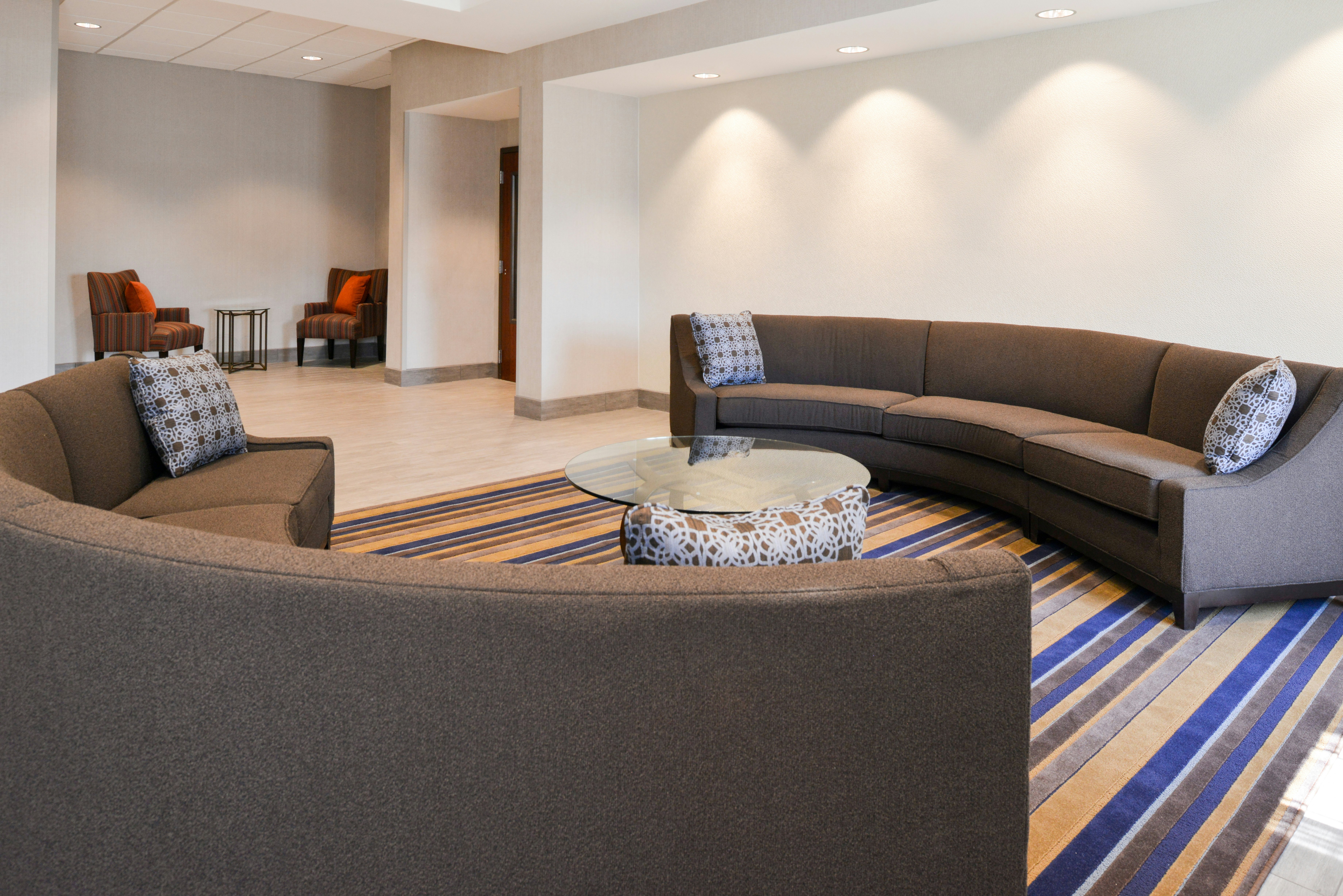 Holiday Inn Poplar Bluff an IHG Hotel 51/73