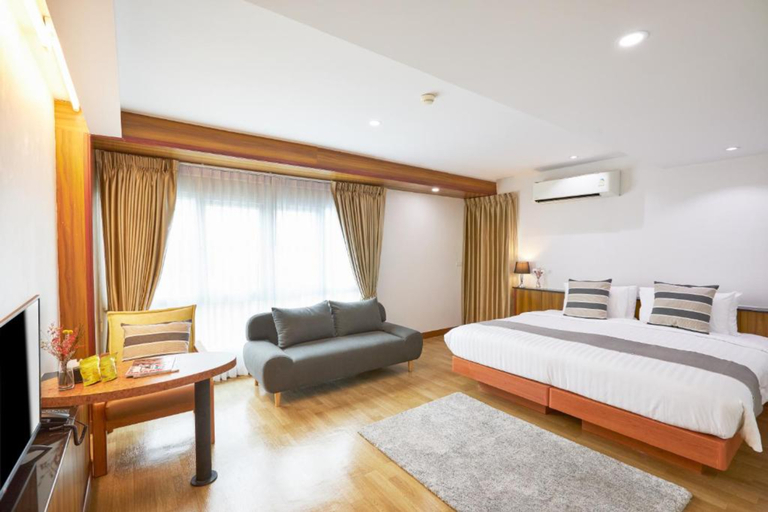Premier, Deluxe, King Bed, Bathtub