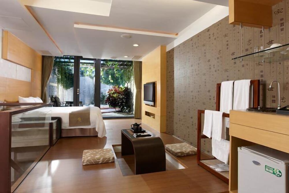 Hefong Villa Faddism Hotel 38/39