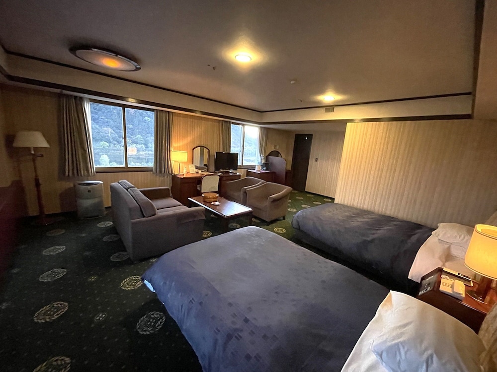 DELUXE, TWIN BEDS, RIVER VIEW
