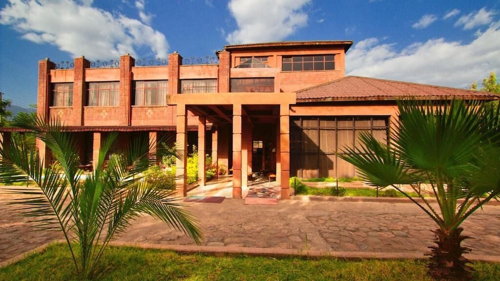 Lal Hotel And Spa 32/33