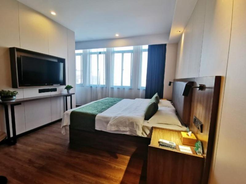 GREENTREE INN LIUAN HUOSHAN COUNTY YINGJIA AVENUE HOTEL 38/50