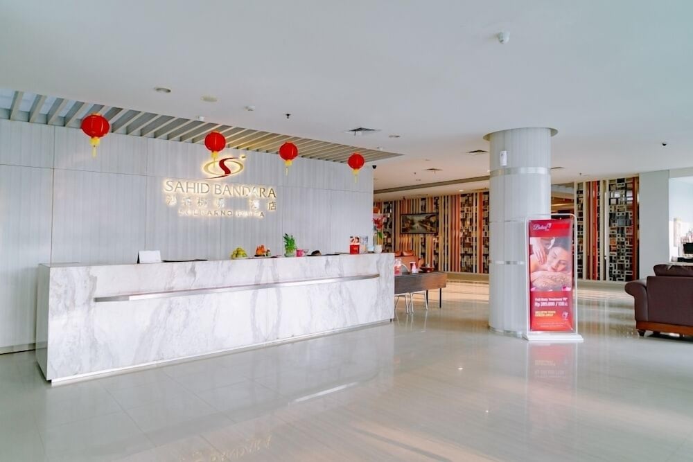 Sahid Bandara Soekarno Hatta 8/55