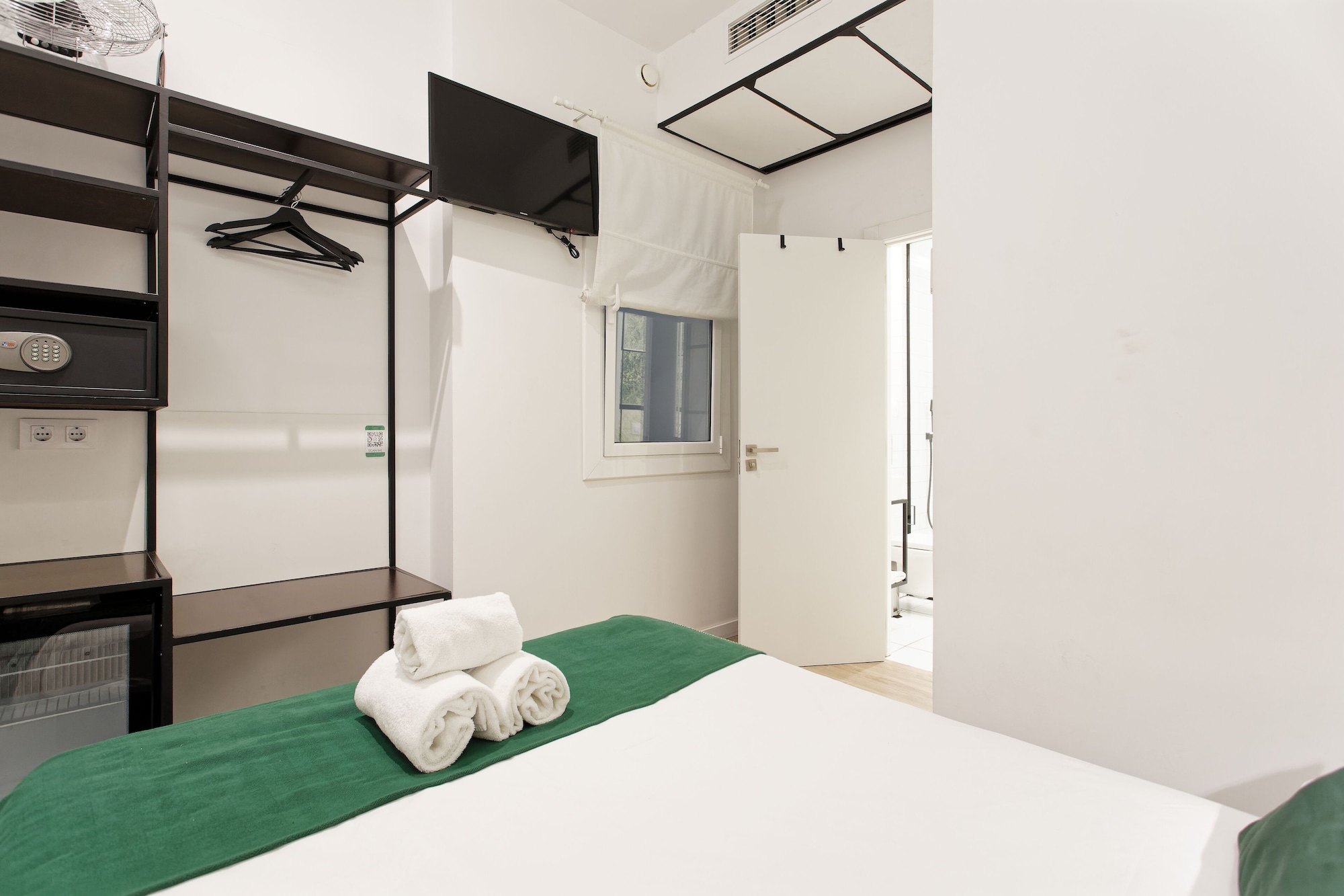 ECONOMY, DOUBLE BED