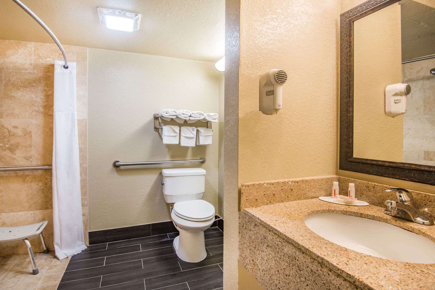 Days Inn by Wyndham Joplin 30/32