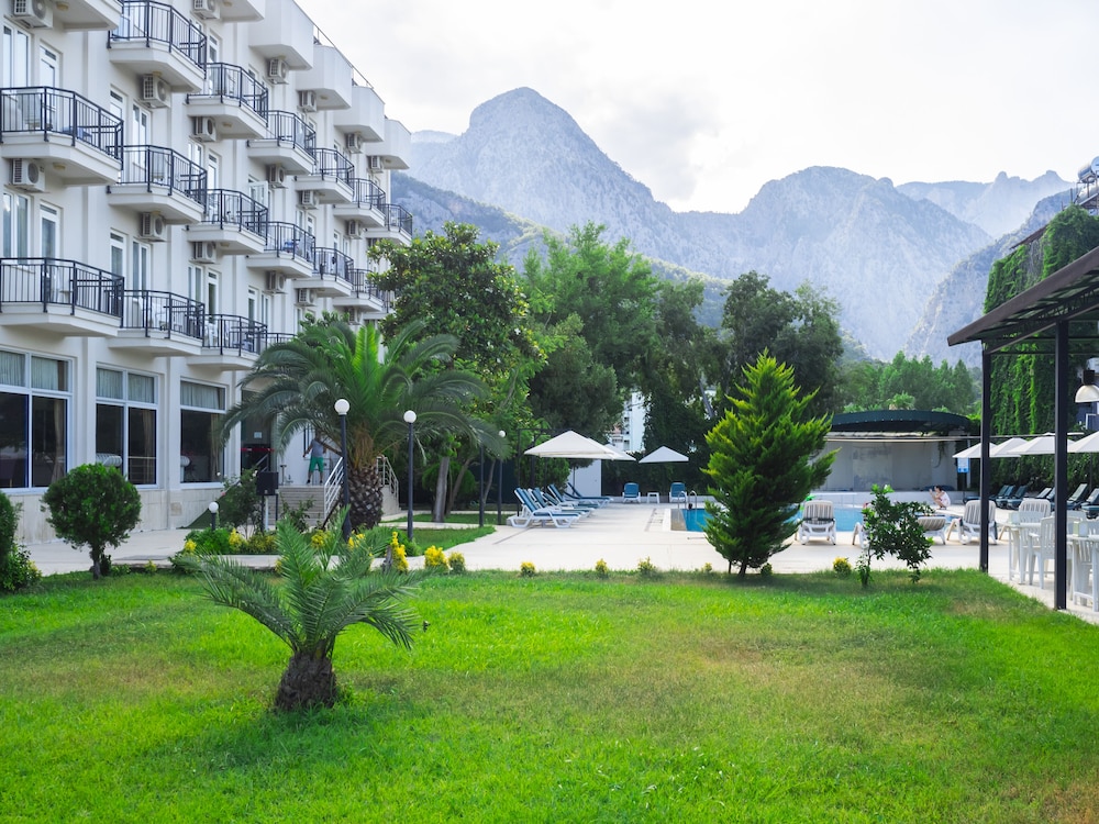 Tal Beach Hotel 25/31