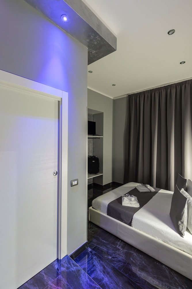 Hotel Bella Napoli Suites 12/67