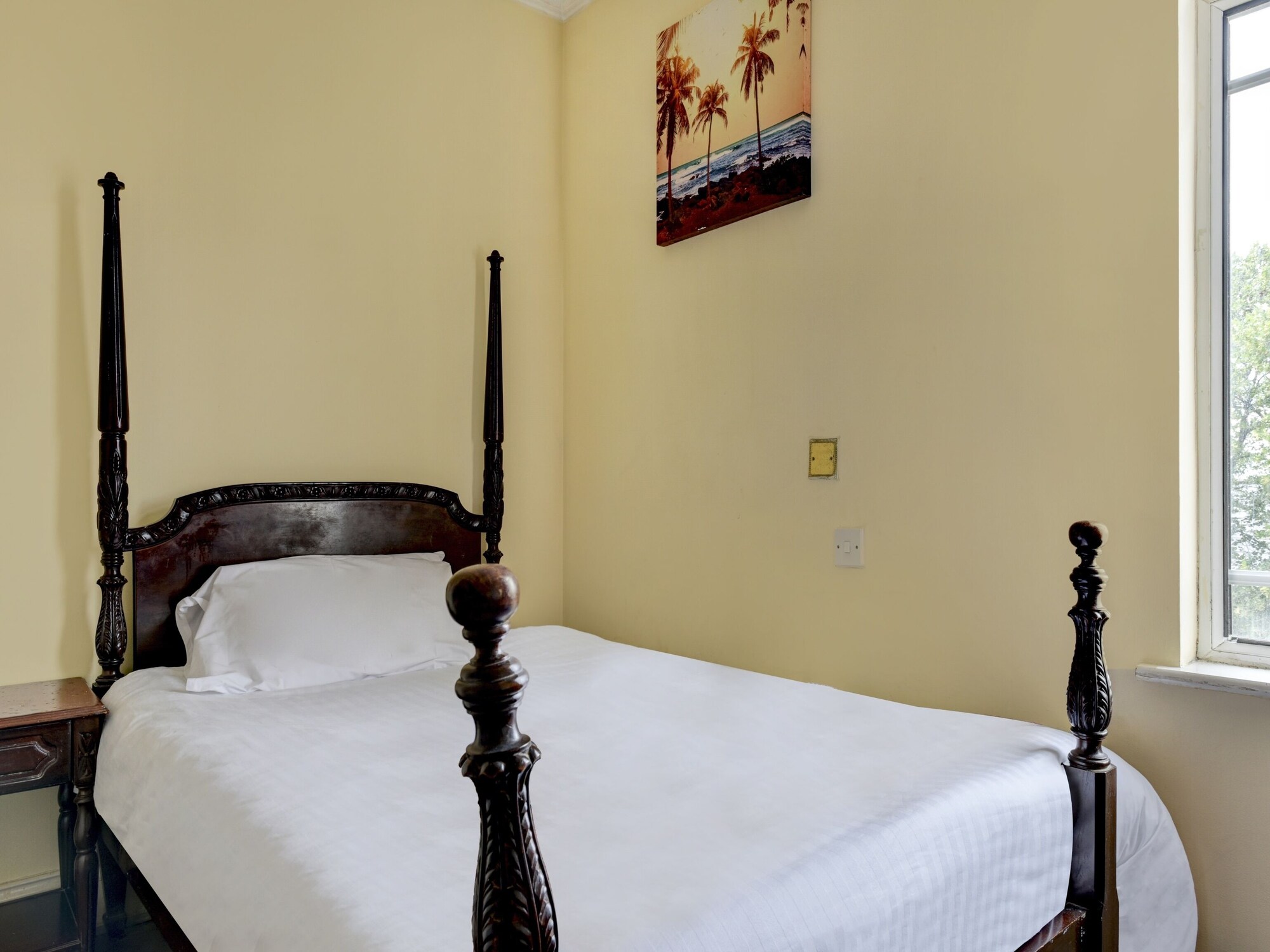DELUXE, DOUBLE BED
