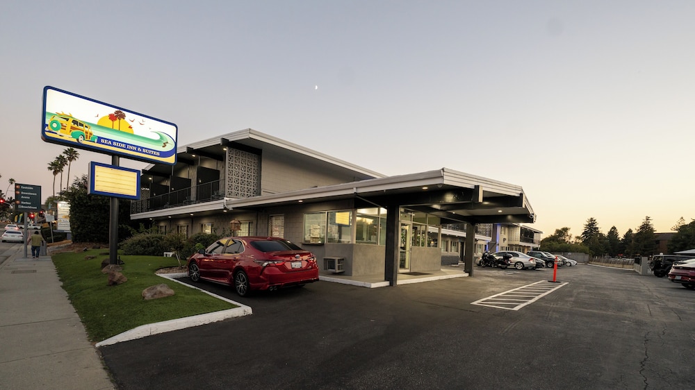 Seaside Inn & Suites 37/43