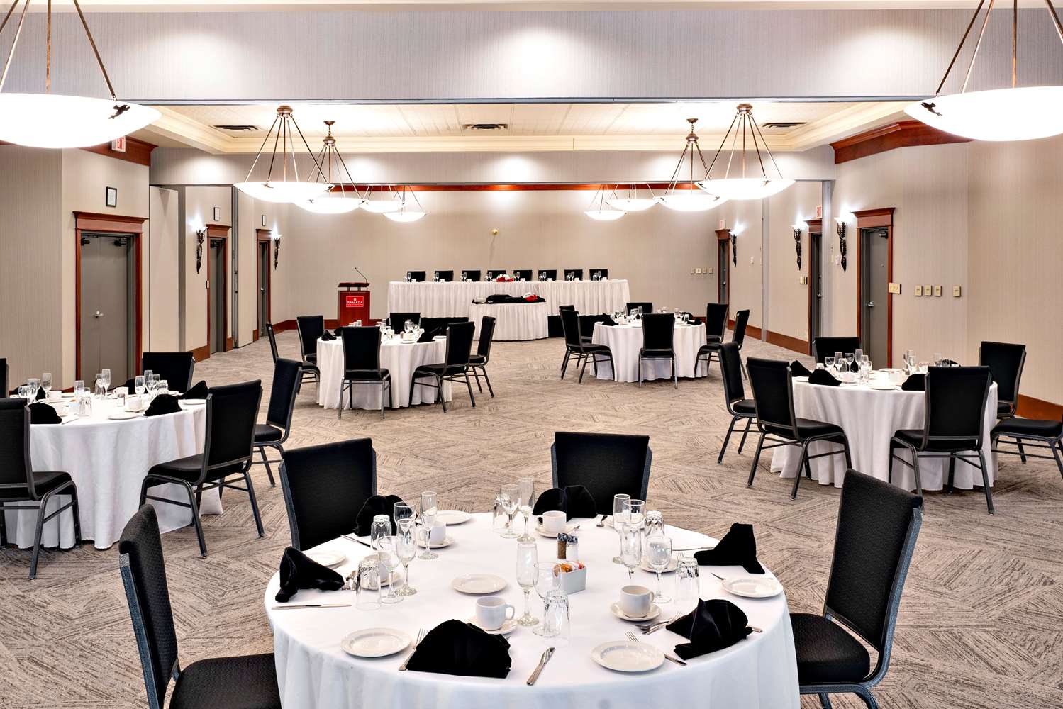 Ramada by Wyndham Kelowna Hotel & Conference Center 17/19