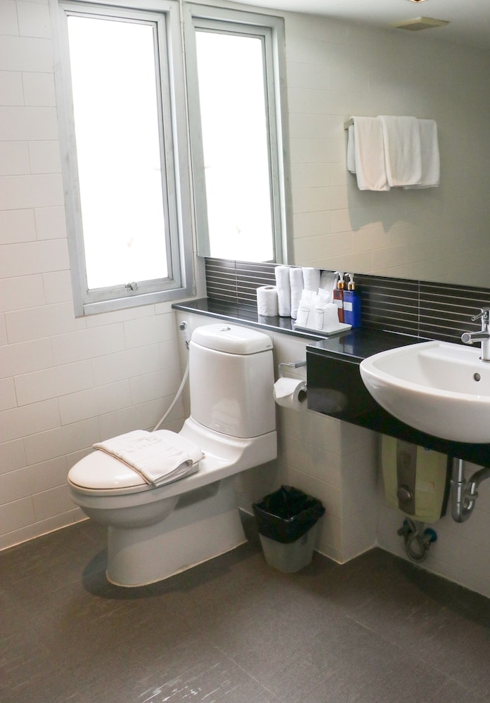 Deluxe, Triple, 1 King and 1 Single Beds, The Mini R Ratchada Hotel 4/4