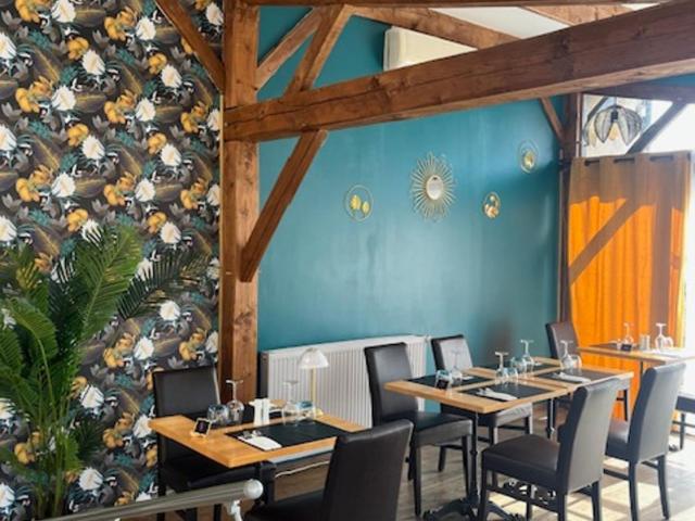 HOTEL LE CYGNE 33/50