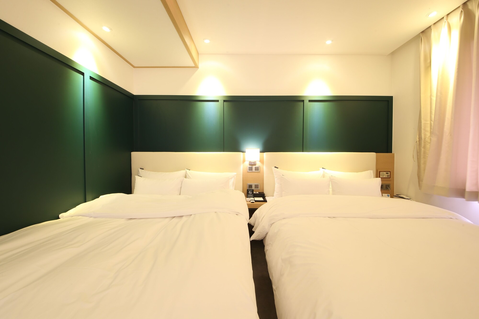 DELUXE, FAMILY, SUITE