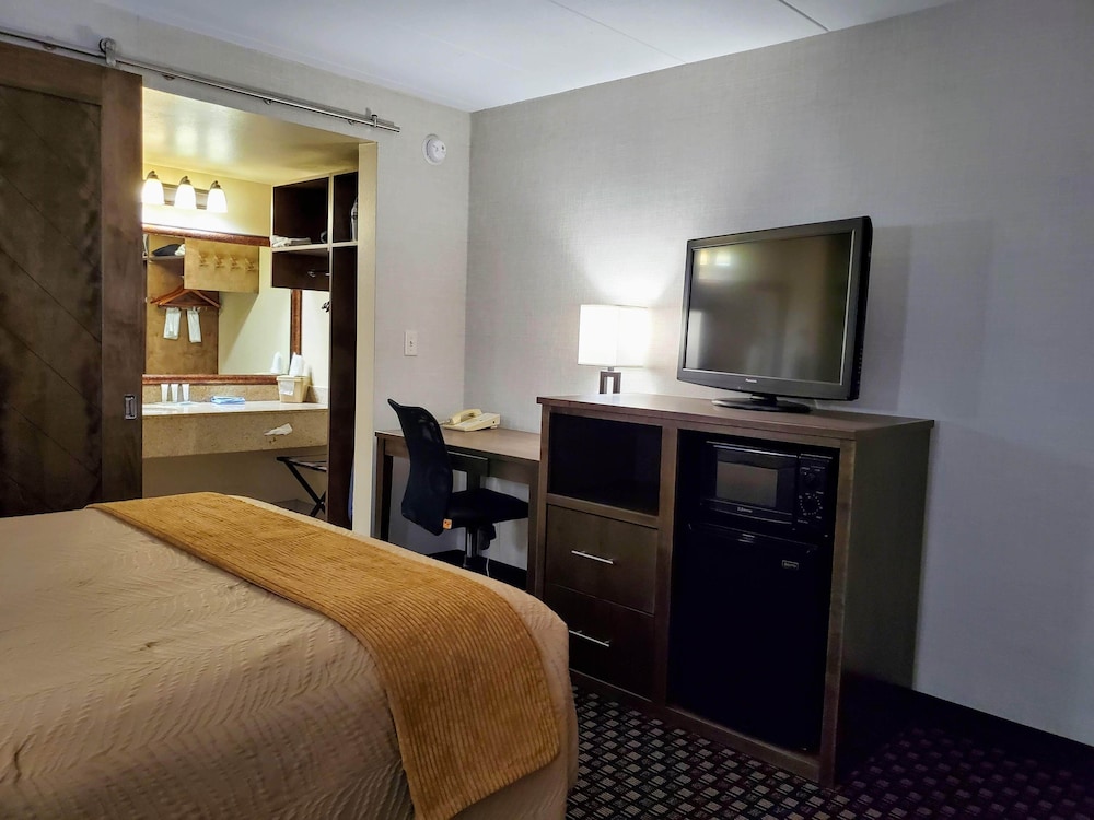 AmericInn by Wyndham Watertown 5/50