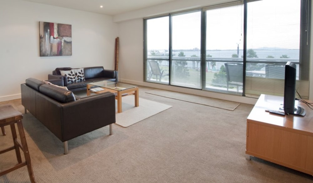 The Waterfront Apartments Geelong 24/40