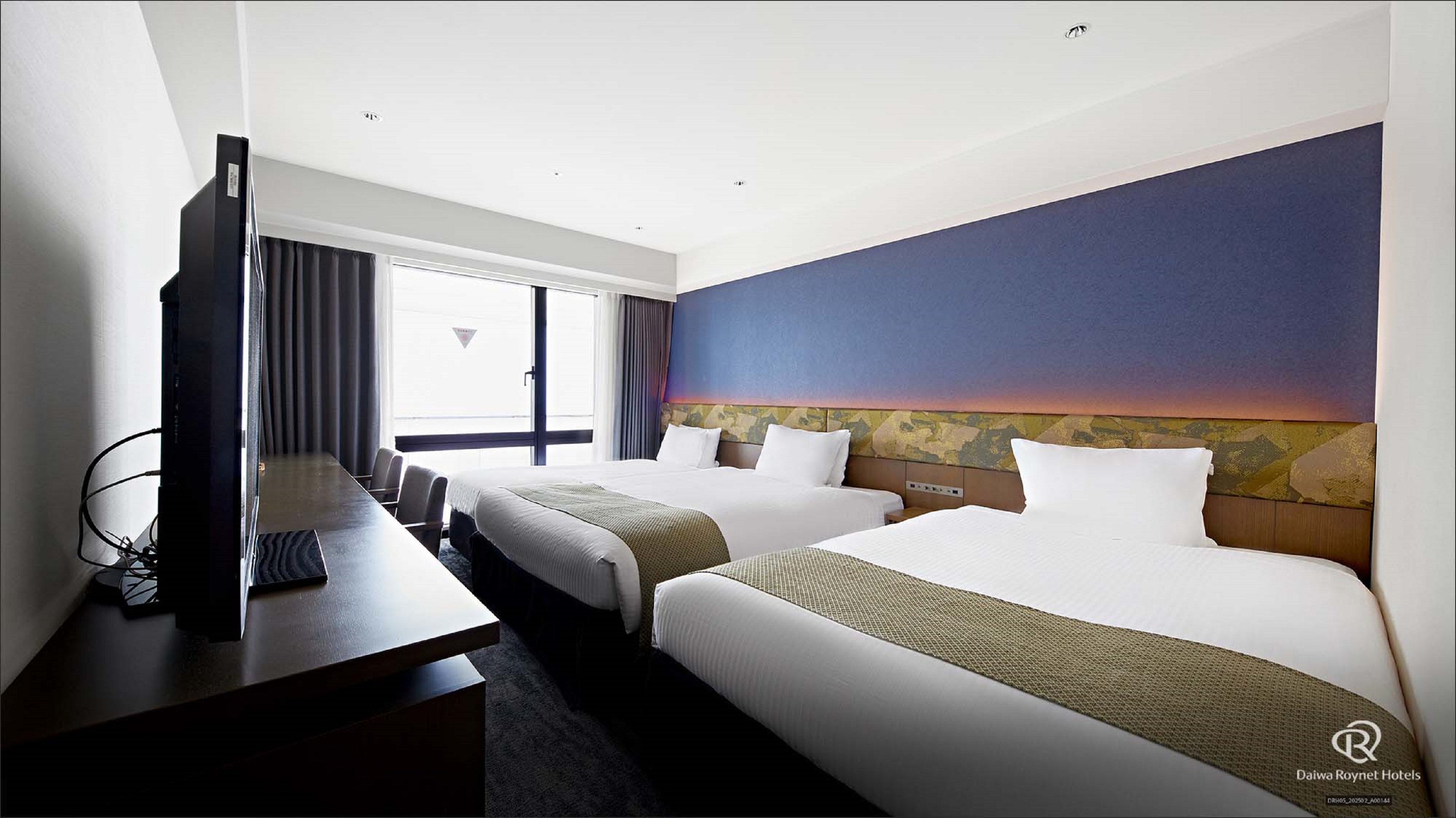 DELUXE, TWIN BEDS