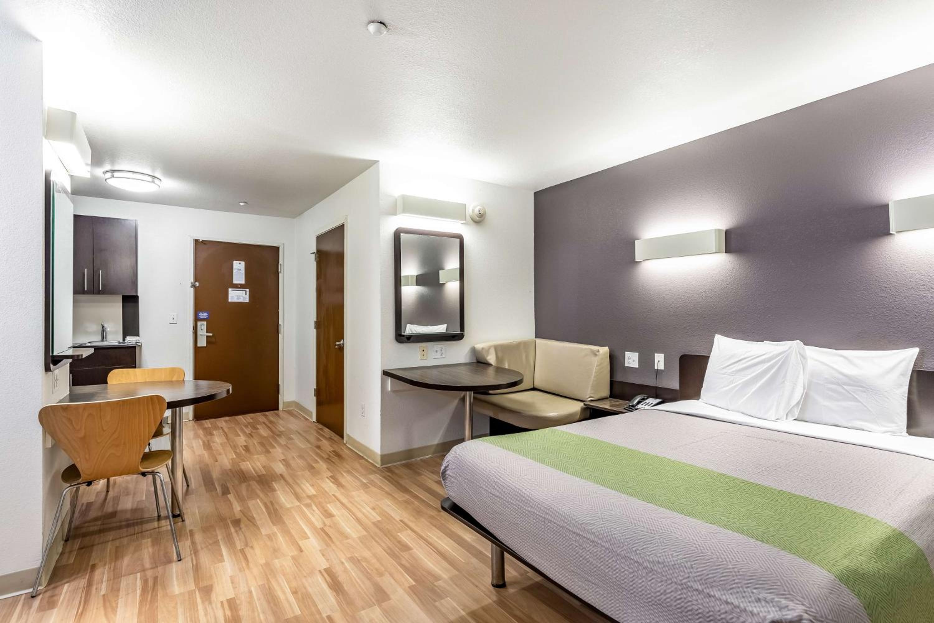 2 Full Beds Suite, Non-Smoking, Kitchen