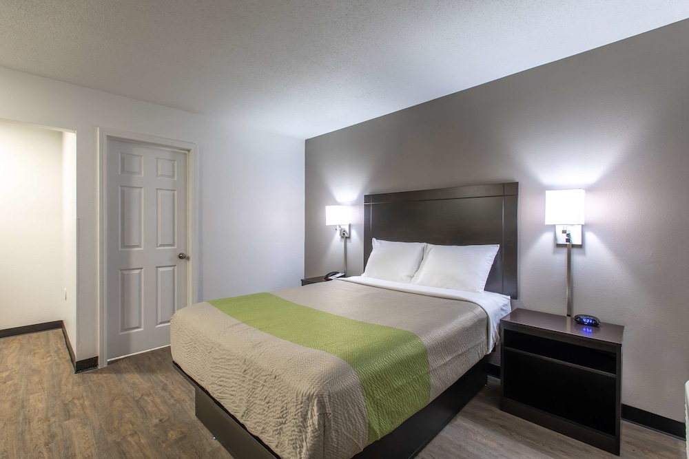 DELUXE, QUEEN BED, KITCHENETTE, SMOKING