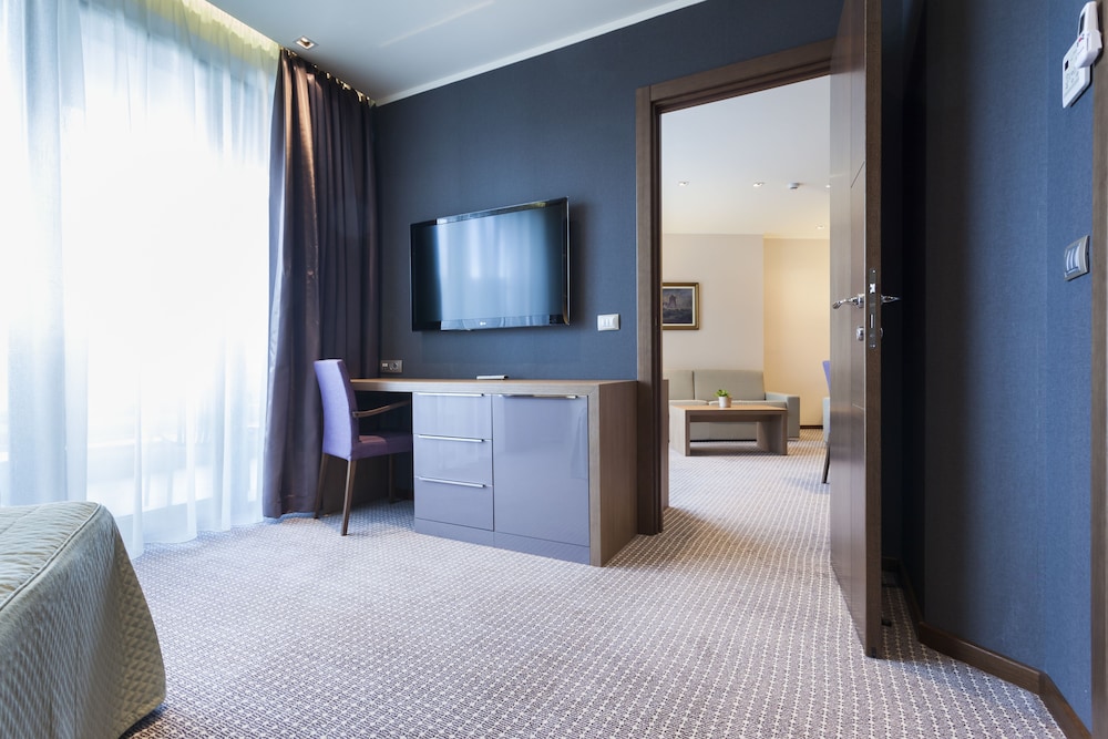 HOTEL PREMIER AQUA 28/72