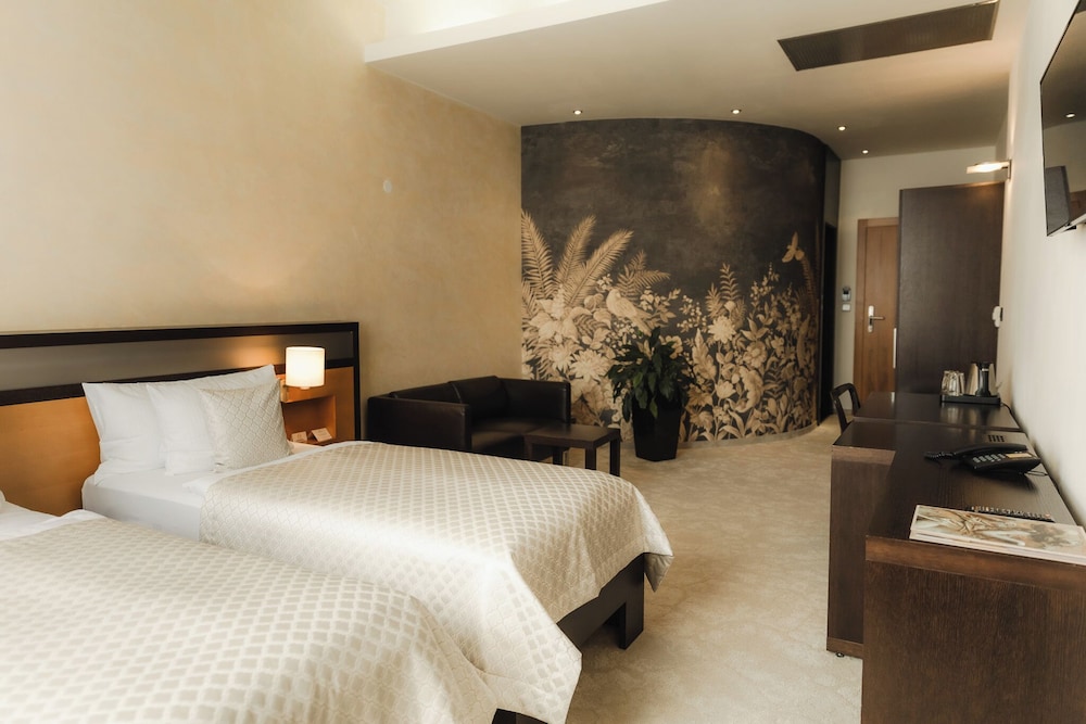 Executive, King Bed