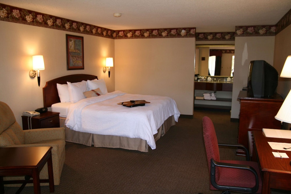 Hampton Inn Dandridge, TN 14/46