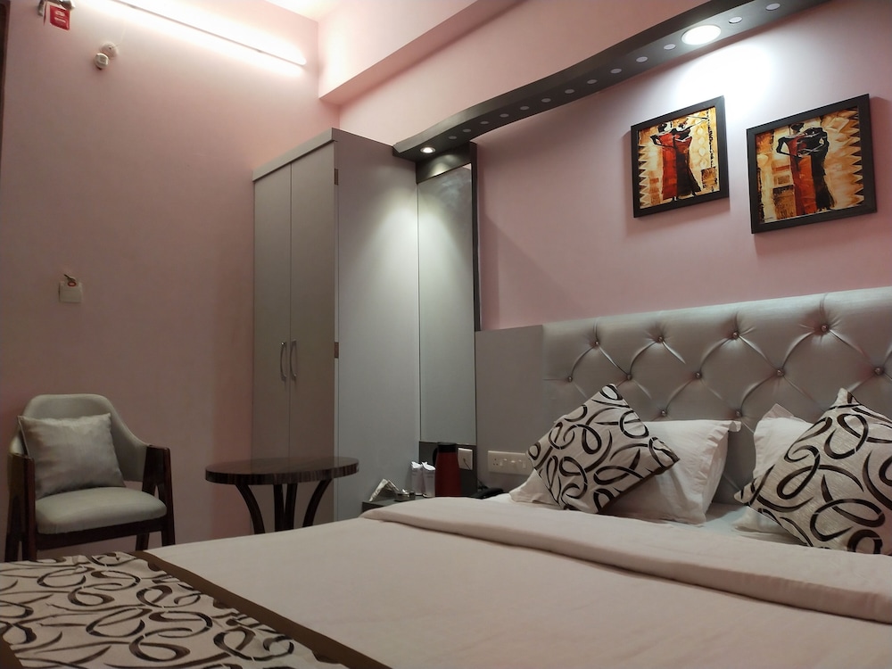 Hotel Prabhat 18/50
