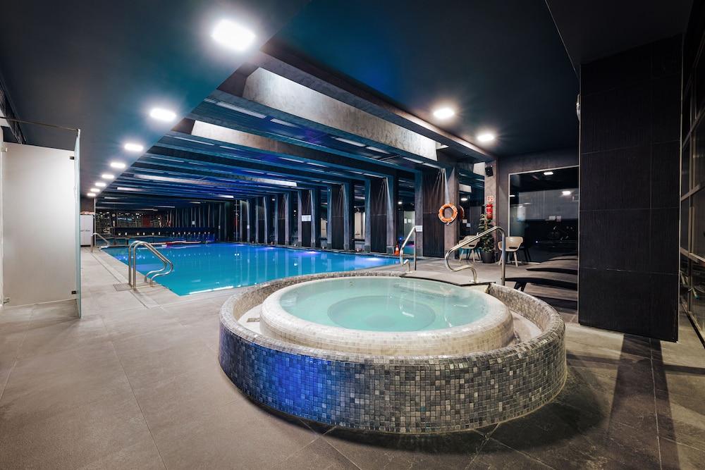Bliss Hotel And Wellness 34/68